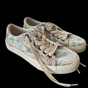 Taos size 8 Tropical Print Plim Soul Canvas Sneakers Shoes casual